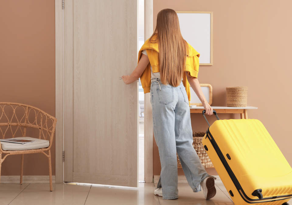Guest checking out of Airbnb rental in Kirkland – example of clean and welcoming short-term rental property