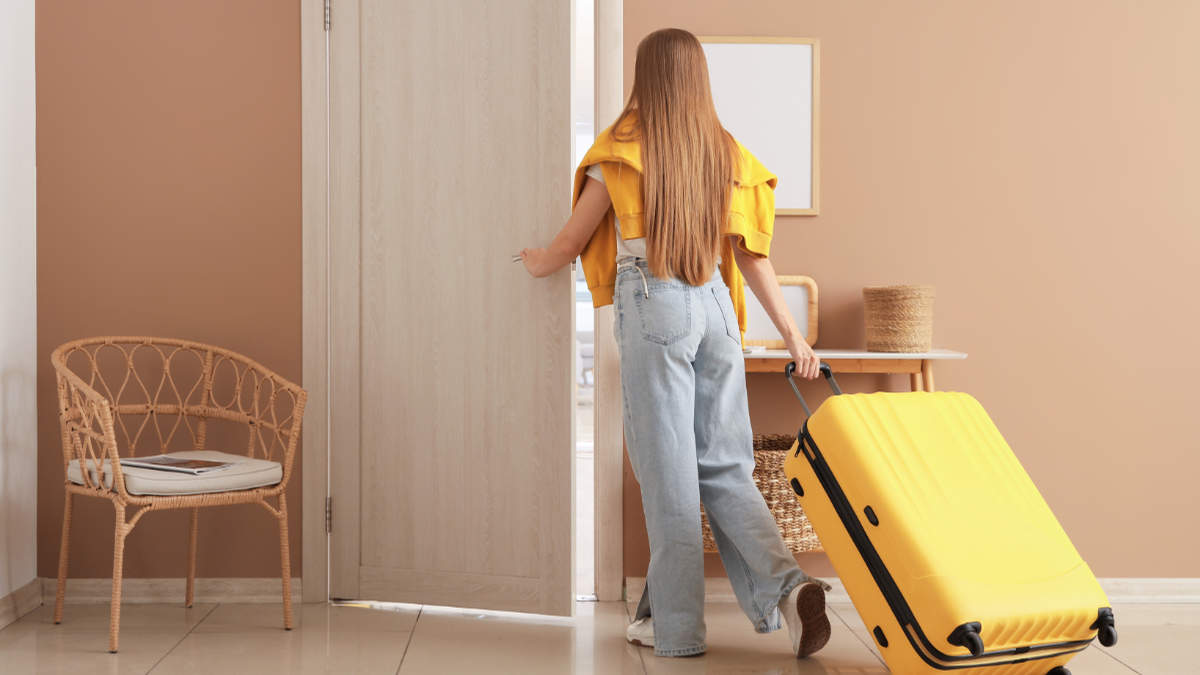 Guest checking out of Airbnb rental in Kirkland – example of clean and welcoming short-term rental property