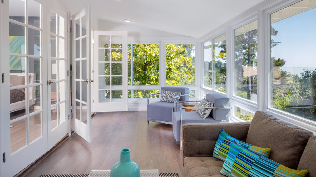 Spotless and sunlit living area in a Kirkland Airbnb – maintained by professional turnover cleaning services